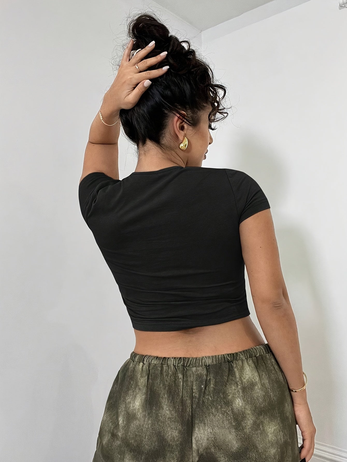 Solid Color Cut Out Crop Top, Casual Short Sleeve Slim Crop T-shirt For Spring & Summer, Women's Clothing